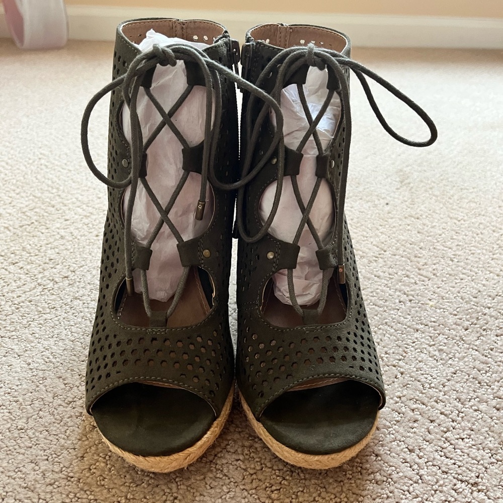 Charming Charlie’s Size 9 Espadrilles